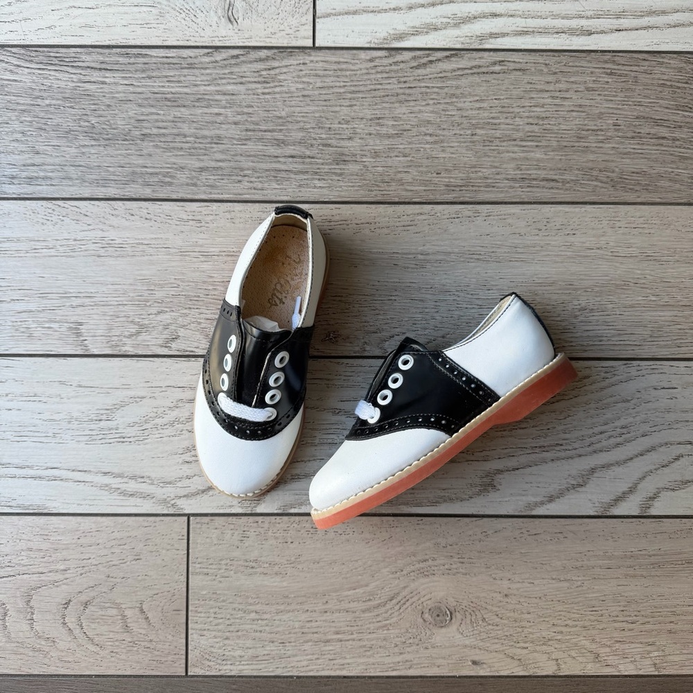 Vintage 60’s Kids Willits Leather Saddle Shoes Black and White Size 9 NWT